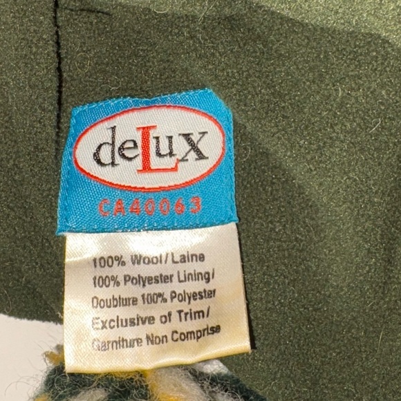 University of Alberta -Knit Hat and Mittens Set - Green - Picture 2 of 3